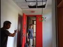 Una immagine della devastazione subita dalla scuola Una immagine della devastazione subita dalla scuola