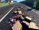 Camion perde il suo carico di frutta, tra Rivoli e Collegno: code lunghissime in tangenziale