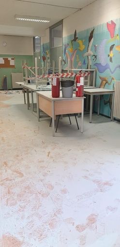 Collegno, partiti i lavori alla scuola media Gramsci dopo il raid dei vandali di fine ottobre Collegno, partiti i lavori alla scuola media Gramsci dopo il raid dei vandali di fine ottobre