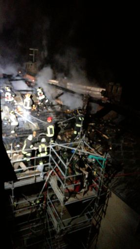 Incendio alla Sacra di San Michele: notte di lavori e di bonifica per i vigili del fuoco Incendio alla Sacra di San Michele: notte di lavori e di bonifica per i vigili del fuoco