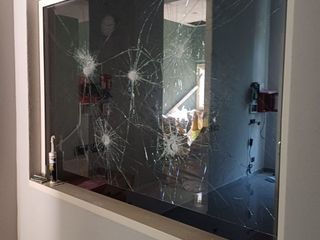 Vandali in azione presso la Villa 6 di Collegno Vandali in azione presso la Villa 6 di Collegno