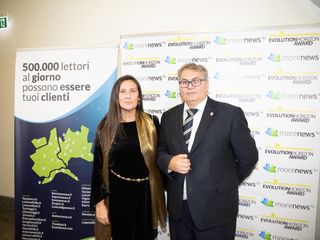 Chiara Osnago Gadda, event manager del premio Evolution Horizon Award, con l’editore di MoreNews, Enrico Anghilante Chiara Osnago Gadda, event manager del premio Evolution Horizon Award, con l’editore di MoreNews, Enrico Anghilante