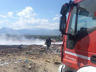 Collegno, a fuoco un impianto di smaltimento rifiuti: i pompieri domano il rogo Collegno, a fuoco un impianto di smaltimento rifiuti: i pompieri domano il rogo