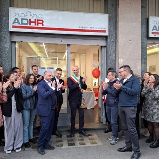 Il sindaco di Collegno Matteo Cavallone all'inaugurazione della filiale ADHR Group