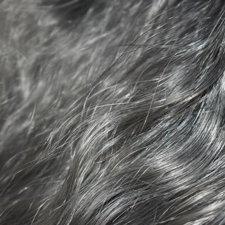 Capelli grigi: come abbracciare e valorizzare il tuo colore naturale