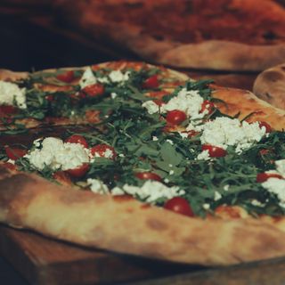 Ricetta pinsa romana fatta in casa: facile e leggera