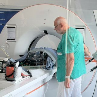 Pesa 210 chili e non può fare la Tac: salvato dalla tecnologia "su misura" dell'ospedale di Rivoli