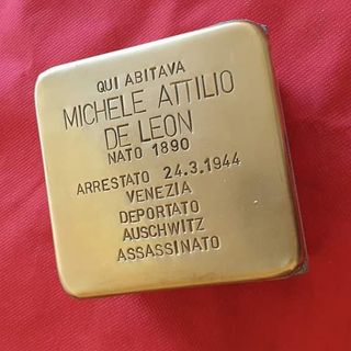 Collegno, posta la seconda Stolpersteine: "Con questi gesti Attilio e Massimo tornano a casa" (FOTO)