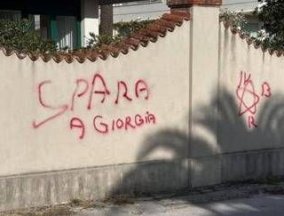 'Spara a Giorgia', rimossa scritta minatoria contro Meloni a Pietrasanta