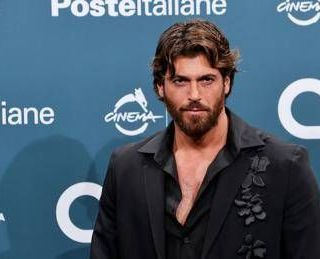 Can Yaman arrestato in Turchia: l'attore coinvolto in un'indagine antidroga
