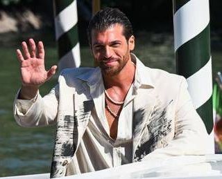 Can Yaman, chi è la star delle soap turche arrestato per droga