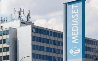 Sorpasso storico Mediaset in prime time su Rai nel periodo delle Strenne