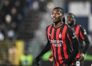 Leao vuole calciare il rigore, Allegri dice no: cos'è successo in Como-Milan