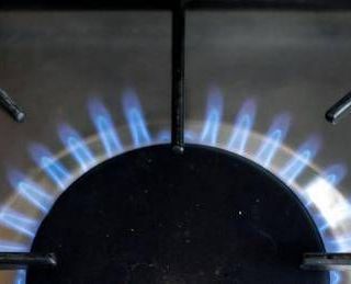 Bollette, carburanti, voli, carrello della spesa: l'impatto della guerra tra rincari e ricadute