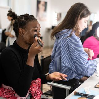 Sessioni di make up per donne rifugiate e titolari di protezione internazionale a Torino