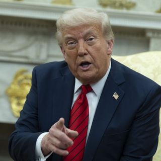 Trump “Valuto causa contro presidente Fed Powell”