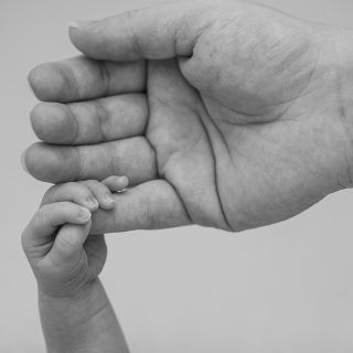 Salute mentale e maternità: l’Asl To3 raccoglie le storie delle donne