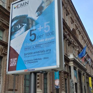 La campagna "5+5x1000 alla Fondazione EMN Italy Onlus" di fronte al Museo Egizio di Torino