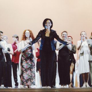 Teatro Astra sold out per Adriana Cava: &quot;La danza: la mia vita&quot;. Un viaggio nel tempo attraversa la carriera della coreografa torinese