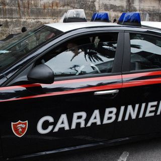 L'uomo è stato salvato da due carabinieri