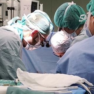 medici durante un intervento salvavita