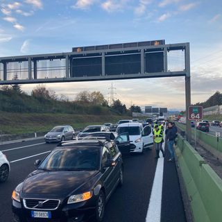 Tangenziale da incubo: incidente a Collegno, traffico in tilt