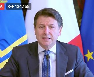 Coronavirus, Conte annuncia il Decreto Marzo: "Utilizzato il massimo dell'indebitamento. Non si può combattere un'alluvione con gli stracci"