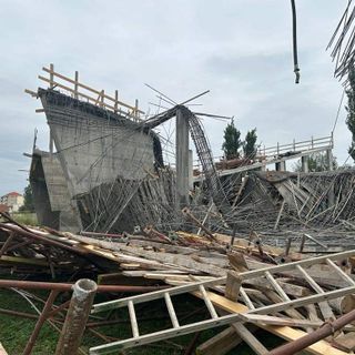 Una immagine del crollo del ponteggio del 5 ottobre 2022