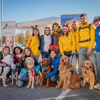 tante persone in foto di gruppo
