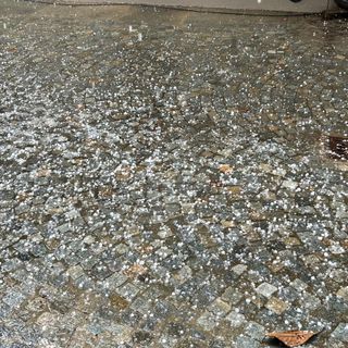 Forte temporale con grandinata nel Torinese: allagamenti e disagi, traffico in tilt