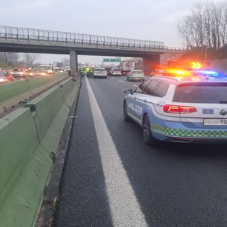 Tamponamento tra due mezzi sulla tangenziale nord a Collegno, traffico in direzione Milano