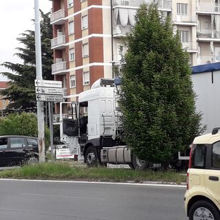 Rivoli, incidente in corso Francia tra una Panda e un tir con targa tedesca [FOTO]