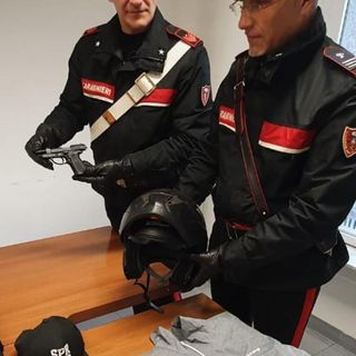 Venaria, bandito in scooter a caccia di orologi di marca: carabinieri arrestano rapinatore in trasferta [VIDEO]