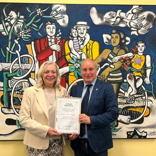 Due persone assieme in posa