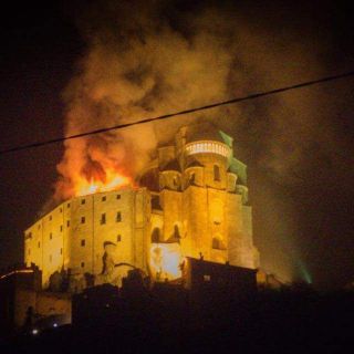 Incendio alla Sacra di San Michele: esclusa l'ipotesi dolosa