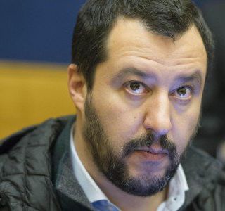 Salvini a processo per vilipendio all’ordine giudiziario, il senatore leghista annuncia: "Mi presenterò dinanzi al giudice" [VIDEO]