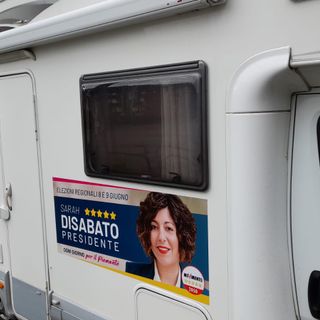 In tour per sostenere Disabato, parte il camper del M5S