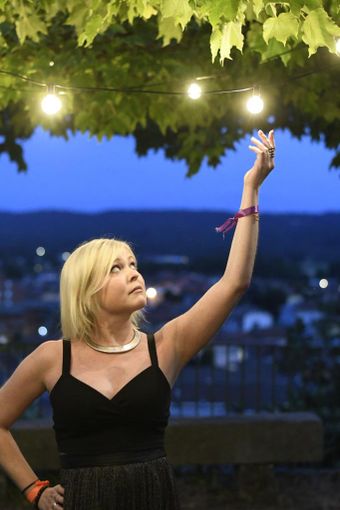 Una gara di stand-up comedy dedicata a Elisa Van Eynde. I genitori: "Trasformaiamo il dolore in energia creativa"