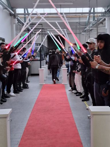 A Enaip Rivoli arrivano le spade laser ispirate alla saga di Star Wars A Enaip Rivoli arrivano le spade laser ispirate alla saga di Star Wars