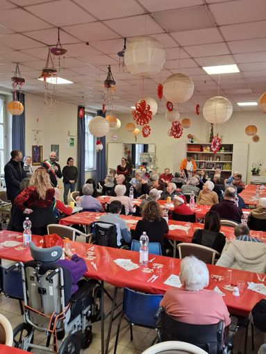 La carica dei mille per il pranzo degli anziani del Comune di Collegno La carica dei mille per il pranzo degli anziani del Comune di Collegno
