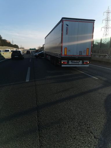 incidente all'altezza di Collegno tra un tir e un'auto incidente all'altezza di Collegno tra un tir e un'auto