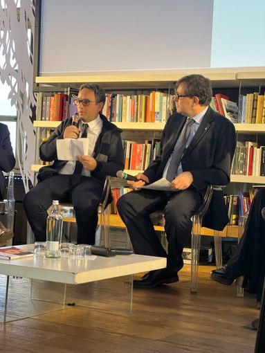 due persone al circolo dei lettori due persone al circolo dei lettori