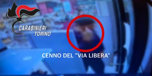 fotogramma di una telecamera di sicurezza fotogramma di una telecamera di sicurezza