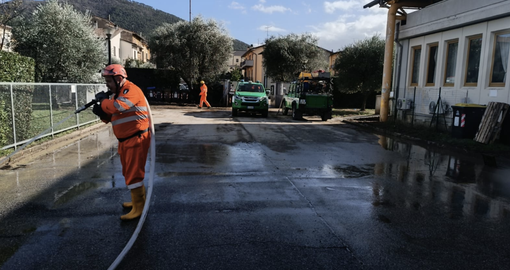 Disastro maltempo, la Protezione Civile piemontese a Montemurlo tende la mano agli alluvionati Disastro maltempo, la Protezione Civile piemontese a Montemurlo tende la mano agli alluvionati
