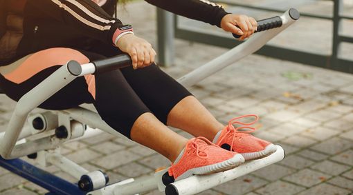 Allenamento con il vogatore idraulico: 8 esercizi efficaci