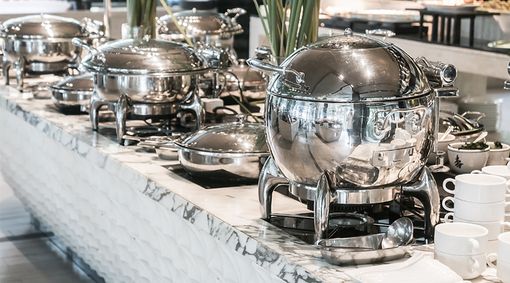 Noleggio attrezzatura da catering professionale: prezzi e consigli per risparmiare