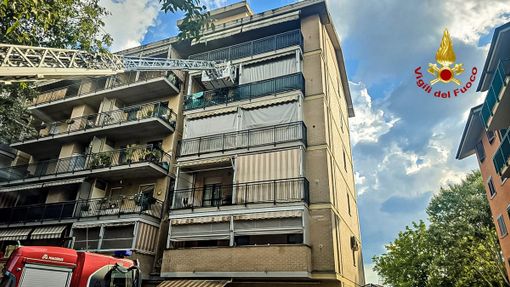 Scoppio di un alloggio a Collegno, intervento dei Vigili del fuoco Scoppio di un alloggio a Collegno, intervento dei Vigili del fuoco