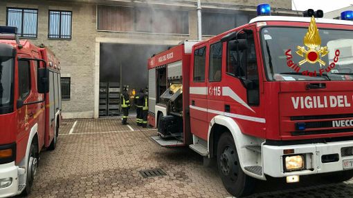 Si surriscalda un macchinario: vigili del fuoco intervengono in un'azienda di Rivoli