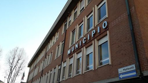 Auto privata a casa, Grugliasco incentiva i suoi dipendenti ad usare i mezzi pubblici Auto privata a casa, Grugliasco incentiva i suoi dipendenti ad usare i mezzi pubblici