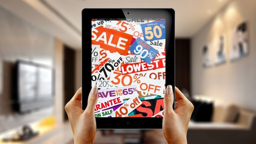 Saldi, avvio al rallentatore: caldo e crisi scoraggiano i consumatori. In calo vendite (-5%) e scontrini medi (120-150 euro)